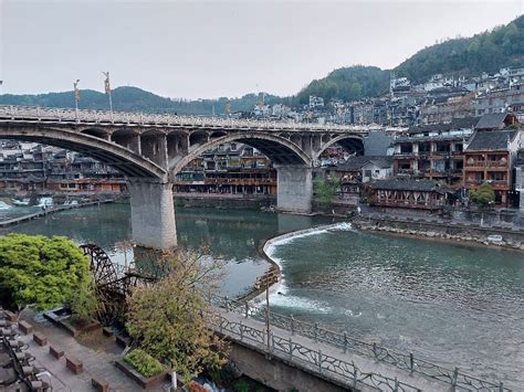 JIUQI YOUYOU SHUIPAN TONGNIAN HIGH-END GUESTHOUSE (Fenghuang County ...