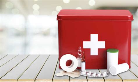 急救药箱必备药品图片素材-急救物品创意图片-jpg格式-未来素材下载