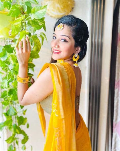 Monalisa Looks like a Ray of Sunshine in a Bright Yellow Saree for ...