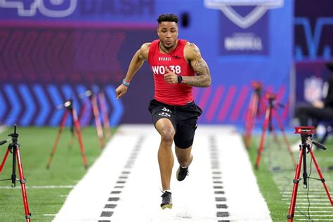 Skyler Bell runs official 4.40-second 40-yard dash at 2026 combine Vector Art