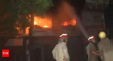Massive blaze engulfs multi-story building in Delhi's Mayur Vihar; fire ...