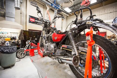 Small Engine Repair Class 的图像结果