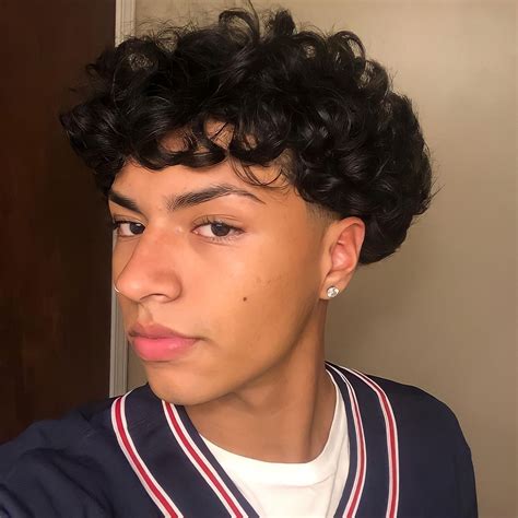 Pin by Khalix on guys | Mens haircuts thick hair, Wavy hair men, Male ...