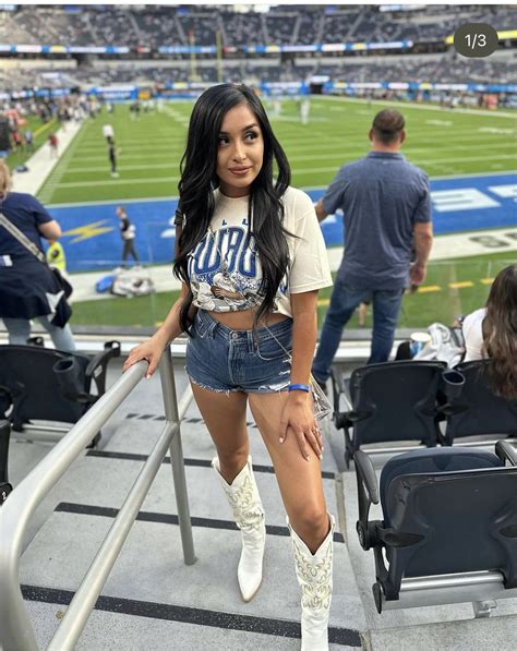 Pin by Elyse Waite on Fashionista in 2024 | Nfl outfits, Football ...