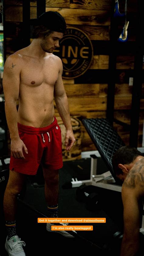 chase stokes | Cute celebrity guys, Outer banks nc, Hot actors