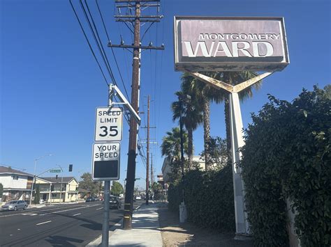 The Hawthorne Plaza mall was abandoned 25 years ago. Can the city force ...
