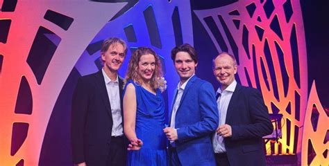 "Den gamle Grammofon" et gensyn med udvidet gruppe fra Revysangens ...