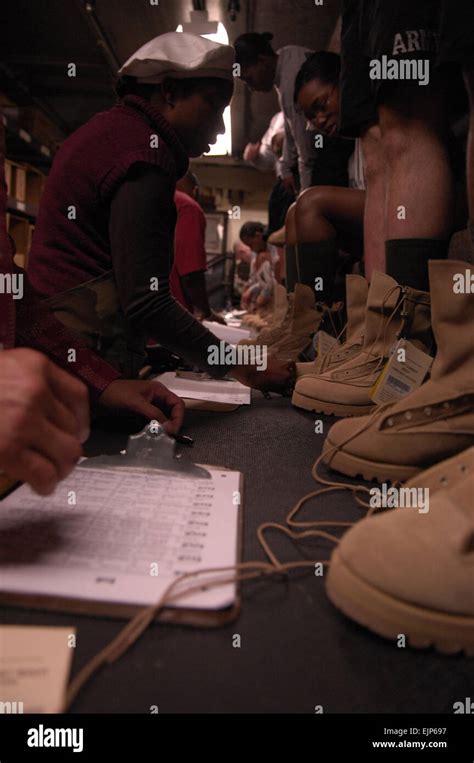 Army Boot Training 的图像结果