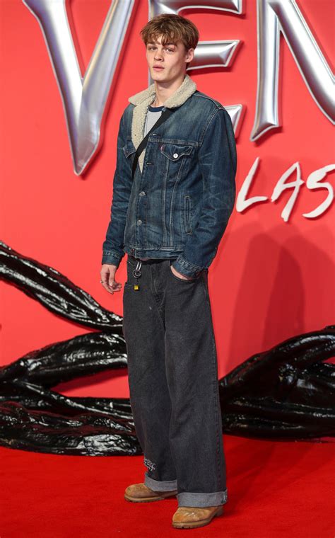 Tom Hardy Figlio Louis 2024 Meet Tom Hardy's Lookalike Teen Son Louis