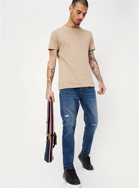 Buy Men Carrot Fit Distressed Jeans Online at just Rs. 1699.0 ...