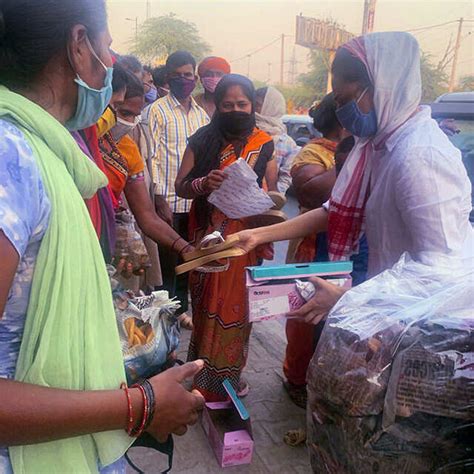 After Sonu Sood, Swara Bhasker Helps Send Migrants Home | Femina.in