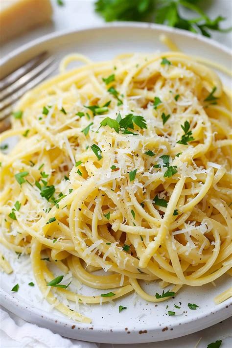 https://insanelygoodrecipes.com/wp-content/uploads/2024/07/garlic-parmesan-pasta-9.jpg
