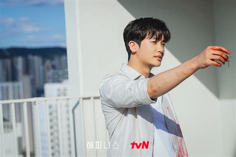 Park Hyung Sik And Han Hyo Joo Engage In A Tense War Of Nerves With The ...