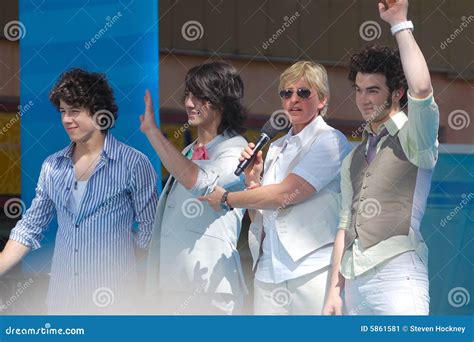 Ellen and Jonas Brothers editorial photo. Image of kevin - 5861581