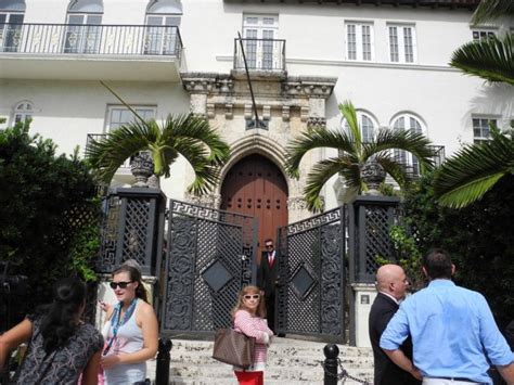 U vili Đanija Versačea pronađena tela dva muškarca - B92