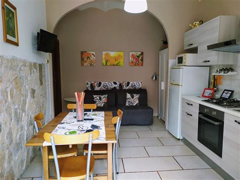 AFFITTACAMERE IL VECCHIO TRENO (Tivoli, Italy - Rome) - B&B Reviews ...