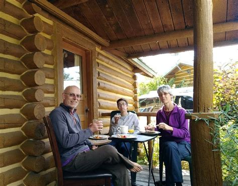 LOG CABIN MOTEL (Pinedale) - Inn Reviews, Photos, Rate Comparison ...