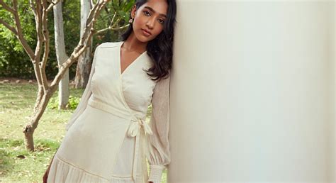 Wrap It Up, Wrap It In: 3 Reasons To Love Women Wrap Dresses