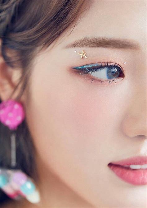 kpop concert makeup