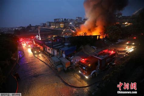 土耳其遭遇雷暴天气 闪电击中商店造成火灾_新闻中心_中国网