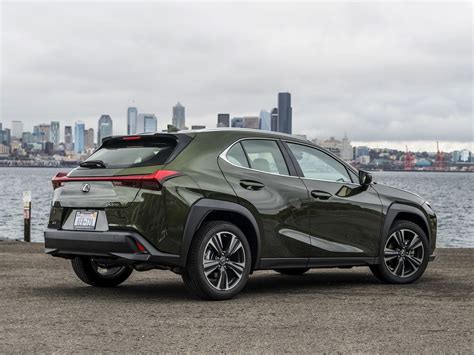 Lexus UX 200 - цена и характеристики, фотографии и обзор