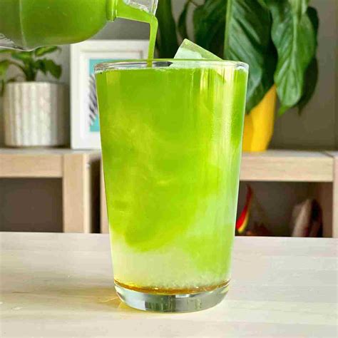 Quick Matcha Lemonade Recipe (Healthy Starbucks Copycat)