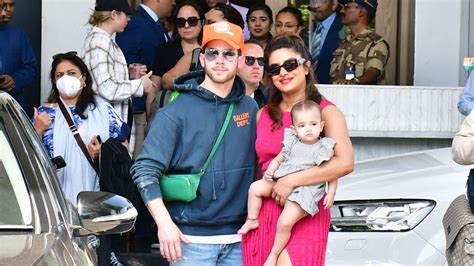 Süß: Nick Jonas und Priyanka Chopra mit Baby Malti gesichtet