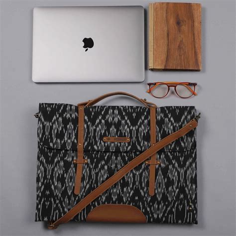 Black-White Handcrafted-Studio Laptop Sleeve – Kairan Studio