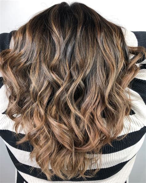 what do highlights look like in brown hair