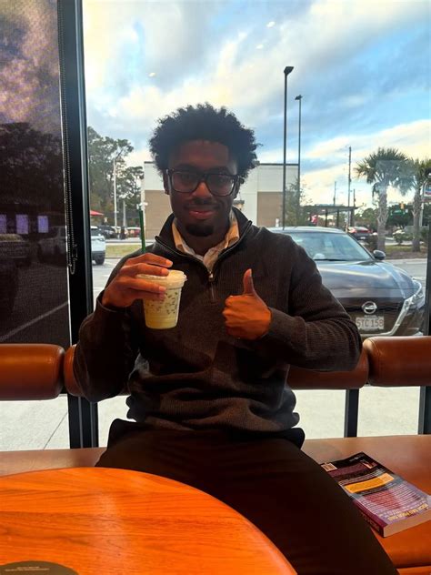 De matcha quarter-zip trend is momenteel populair