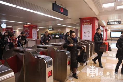 哈尔滨地铁运营人员：坚守工作岗位 温暖回家路_黑龙江频道_凤凰网