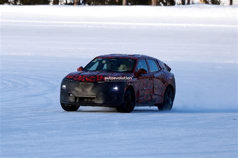2026 Alfa Romeo Stelvio Prototype Shows Triangular LED Taillights ...