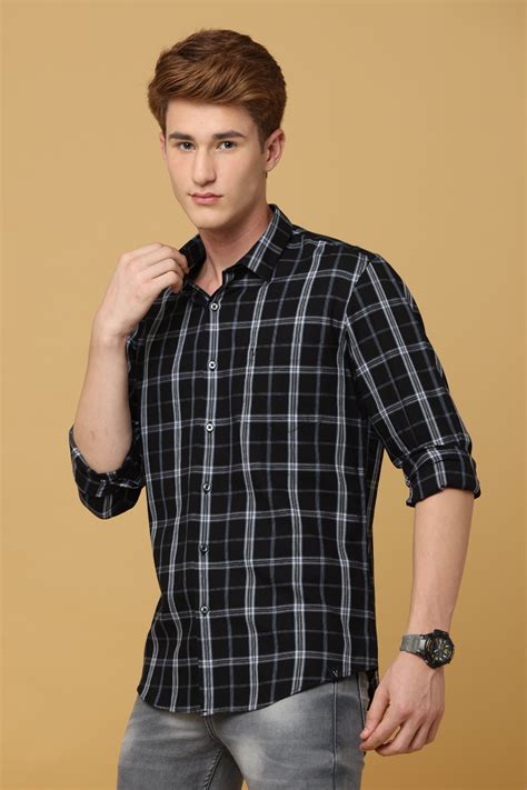 IVYN Black with white check shirt