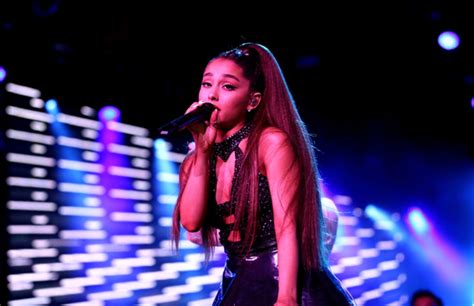 Ariana Grande: ‘Time to Say Bye Bye to the Internet for Jus a Lil Bit ...