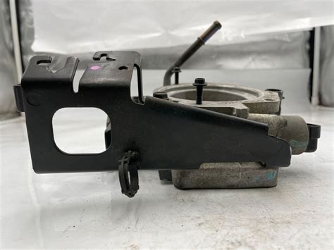 How to Remove Throttle Body It 2004 Deville 的图像结果