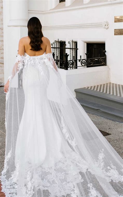 Simple Sheath Lace Wedding Dress with Detachable Train | Martina Liana Wedding Dresses