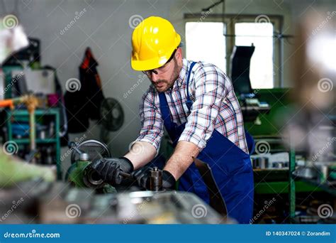 Lathe Machine Operator 的图像结果