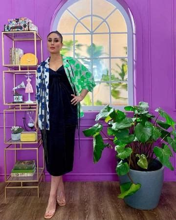 Pregnant Kareena Kapoor Khan flaunts her baby bump as she get snapped ...