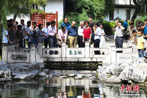 济南趵突泉水位升至28.36米 引游客围观_图片频道__中国青年网