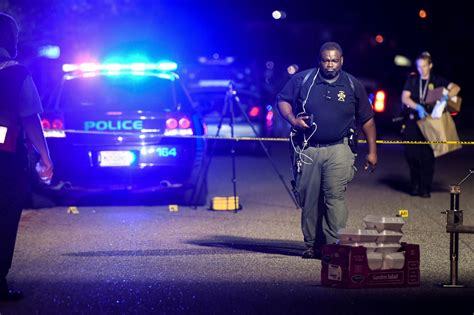 Florence, South Carolina shooting: Seven officers shot in Vintage Place ...
