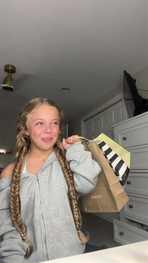 PHE PHE!! (@phoenix.negaard) - Urlebird