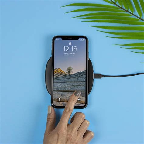 Just Wireless 10W Wireless Charging Pad for All Qi-Enabled Apple and ...