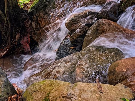 Waterfall Side View 的图像结果