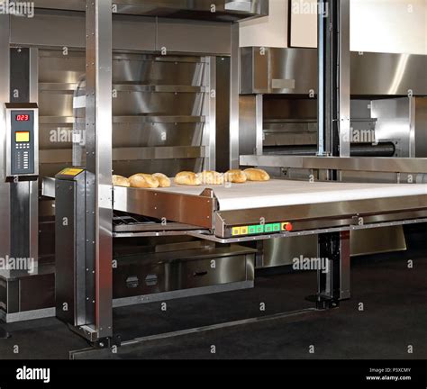 Commercial Bread Baking Oven With Conveyor Belt Stock Photo - Alamy