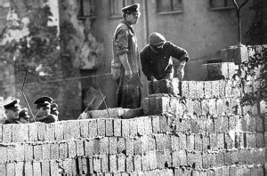 柏林墙倒塌30年，真的是巨大成功？东欧国家：我们一直在坑里_西方