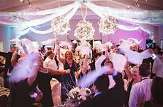 Wedding Day Entertainment Ideas by 5 Unique Wedding Entertainment Ideas To Dazzle Your Guests Wedding Day Entertainment Ideas