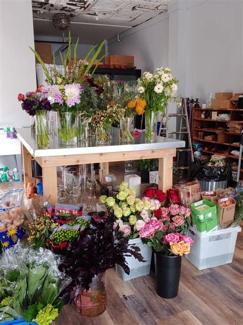 Flower Shop Work Table 的图像结果