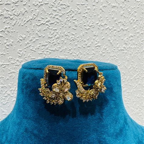 Elegant Dazzling Lustrous deep blue stone and ad stone floral design e ...