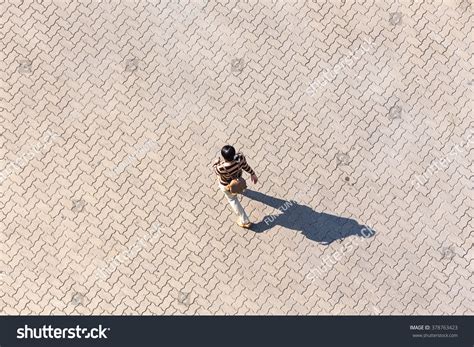 Business People Walking High View 的图像结果