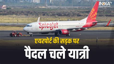 SpiceJet Flight hyderabad delhi SpiceJet passengers waiting for bus ...